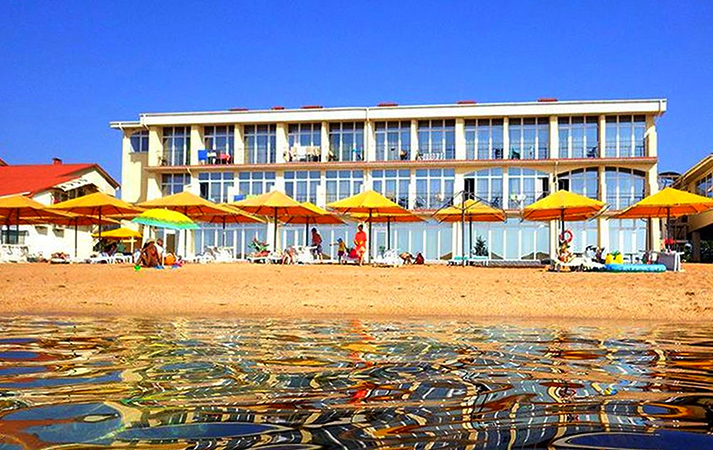 Пляж отеля «Хижина Робинзона»